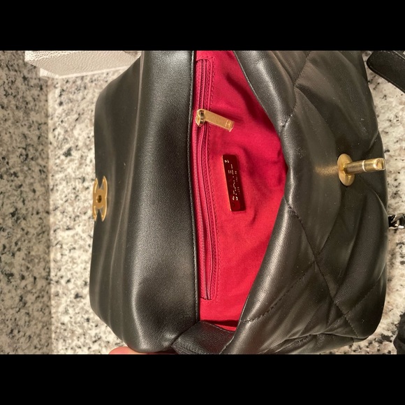 Authentic Medium Chanel 19 lambskin handbag with silver and gold hardware - Picture 5 of 14